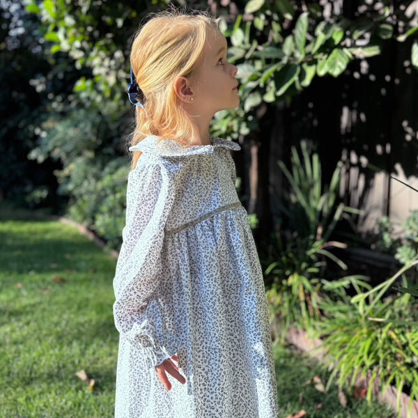 Vestido florcitas grises