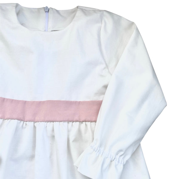 Vestido blanco cintón rosado